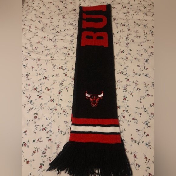 Mitchell & Ness - Chicago Bulls NBA Scarf with Fringe - Picture 3 of 5